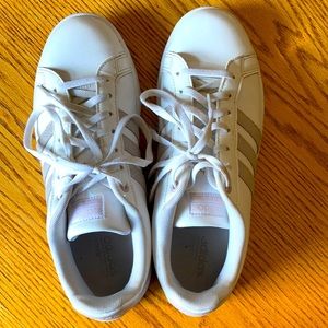 Adidas tennis shoes woman’s